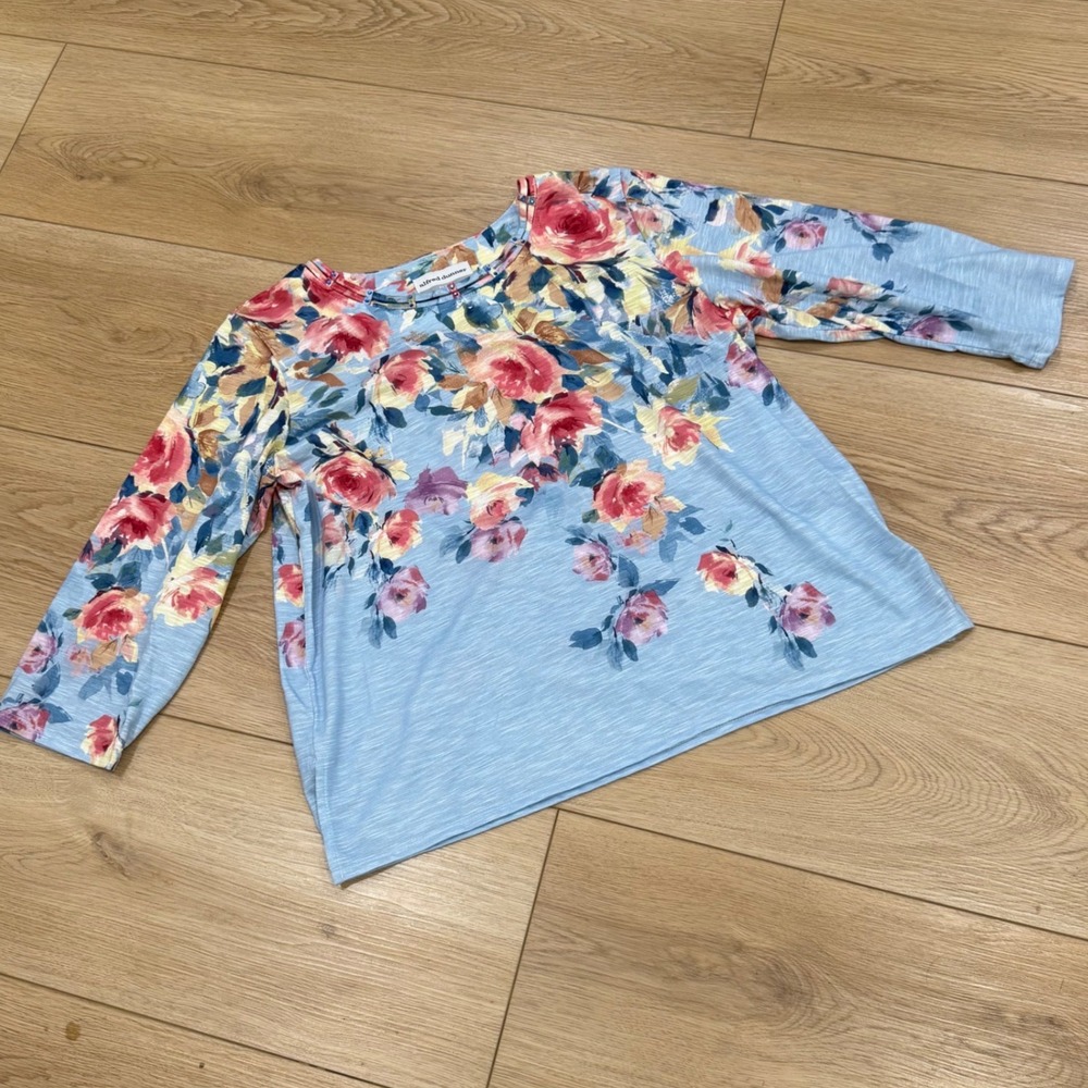 Alfred Dunner Petite Medium Blue Floral 3/4 Sleeve Rhinestone Neckline Top PM